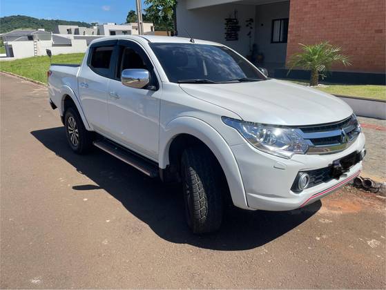 MITSUBISHI L200 TRITON 2.4 16V TURBO DIESEL SPORT HPE-S CD 4P 4X4 AUTOMÁTICO